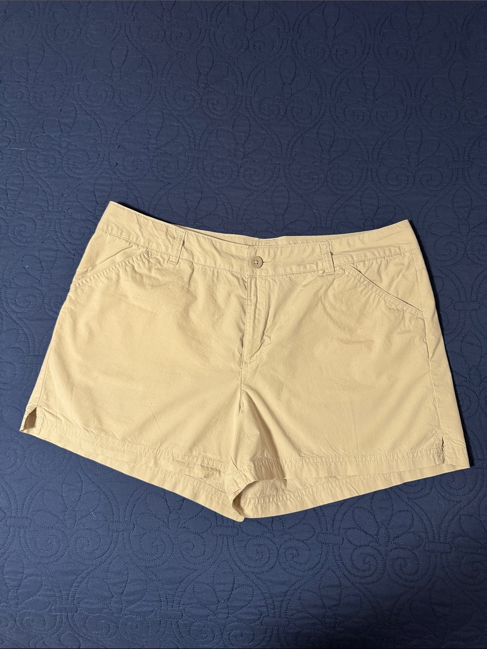 Columbia Sportswear Company Women’s Lightweight Breathable Casual Khaki Shorts
